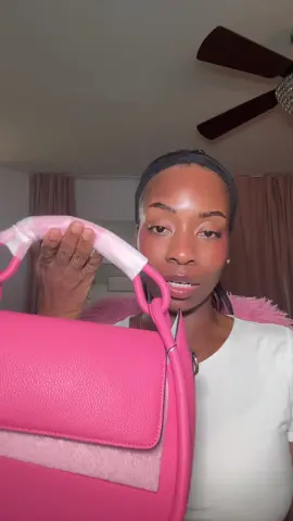 I’m already in love with this bag! #everydaybag #pinkbag 