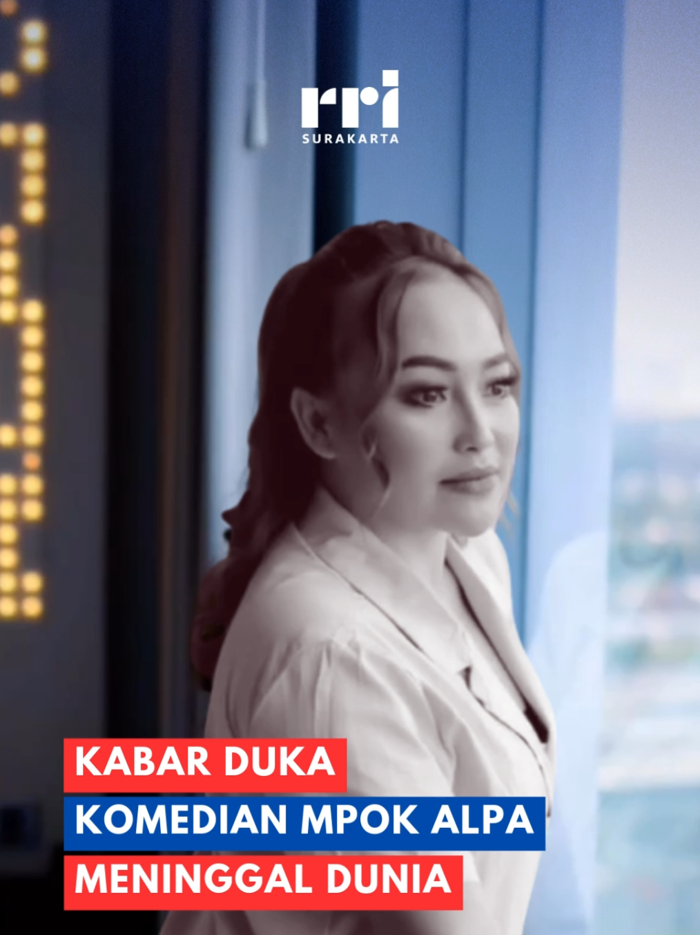 Dunia hiburan Tanah Air kembali diliputi duka mendalam. Komedian sekaligus presenter penuh keceriaan, Nina Carolina, atau yang akrab disapa Mpok Alpa, meninggal dunia di usia 38 tahun. Simak selengkapnya dalam video berikut. Video Editor: Erzakia Redaktur Online: Dinar Rusydiana Produser: Arfin Muhammad Klik rri.co.id untuk informasi lebih lanjut. Dengarkan siaran RRI dan dapatkan berita terkini dengan download aplikasi RRI Digital di App Store dan Google Play. #rri #rridigital #rrinews #rrisurakarta #mpokalpa #mpokalpameninggal #kabarduka #komedian #beritatiktok 