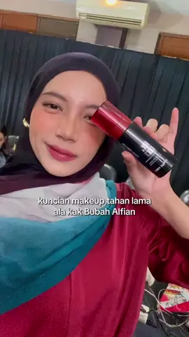 pilihan kak bubah ga bakal salaahhh! Mantep bgt ni setting spray barunya @OMG bikin makeup awet paripurna🫰 #omgbeauty #settingsprayomg 