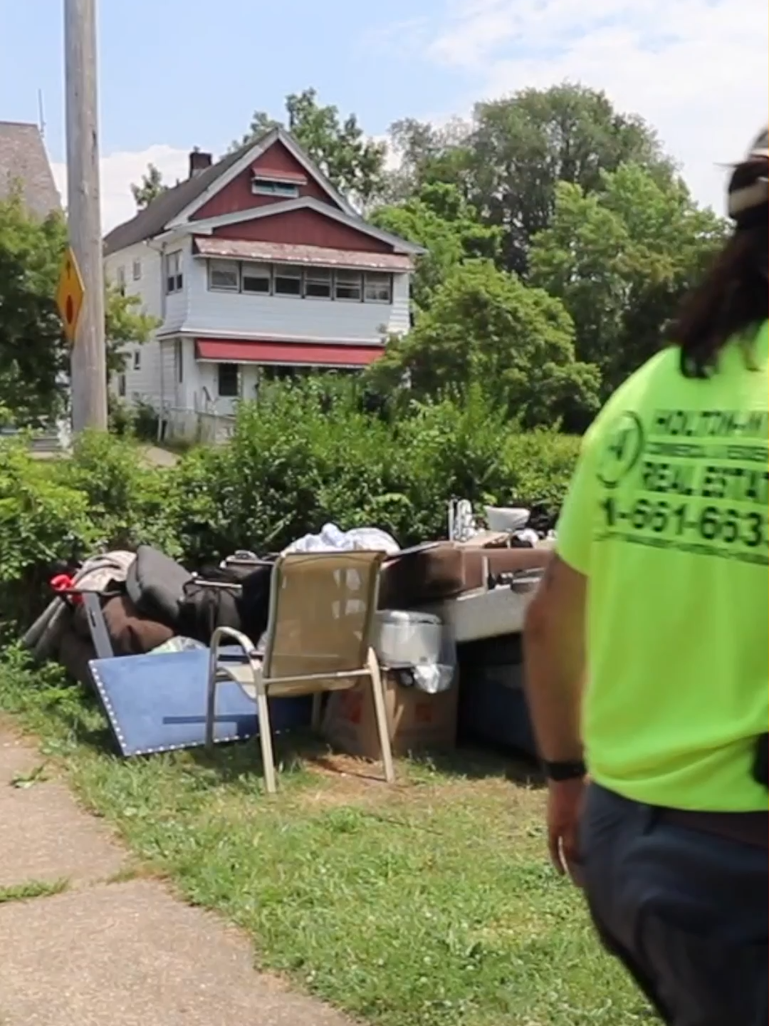 Summer Day Eviction Caught on Tape | HoltonWiseTV Highlights *** If you can't pay, you can't stay. Tune in to HoltonWiseTV to watch this entire summer day eviction caught on tape. *** #holtonwisetv #commercialrealestateinvesting #commercialrealestateinvestor #commercialrealestateinvestment #evicted #evictedrenters