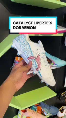 Sepatu bola ortuseight catalyst liberte x doraemon original #ortuseightindo🇲🇨 #fyp #ortuseightcatalyst #catalystliberte #catalystlibertexdoraemon 