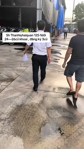 Nay em ra kho HQ để em chất lượng xe cho mọi người đây ạ , quốc cường bán xe Thanh lý hải quan 👌