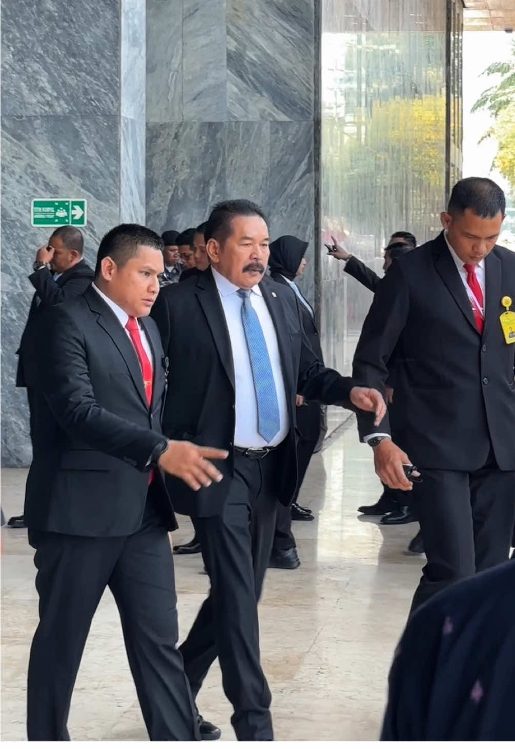 Auranyaaa☠️🥶🔥🇮🇩 para koruptor dan mafia ketar ketir kalau ketemu beliau🥶Sehat selalu Bapak ST Burhanuddin ❤️✨🎖️🔥🇮🇩  #stburhanuddin #jaksaagung #fyp #viral #xyzabc 