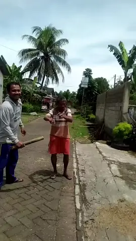 Wayahe adzan kok terus ae yoo. Mantune mbak al menjadi target selain anak e sriyadi #videolucu #odgj #tempe 