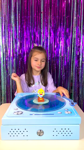 Baby Shark's Gift  with Arina Sun UA | A 10th Year Gift Box with a unique turntable design @Baby Shark Official 