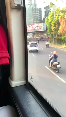 Biyen tangi isuk nyangking tas Bali awan. Sakiki nyangking tas baline Mbuh sok kapan🙂