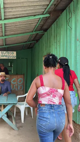 Lagartixa foi mais esperto do que as mulher 