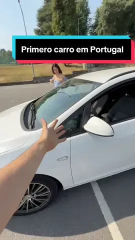 Nosso primeiro carro em Portugal!  No fim de tudo deu certo e não levamos nenhum golpe, mas fica o aprendizado de só pagar depois de já estar tudo certo com a documentação, foi uma semana tensa kkkk E no geral o carro o que acharam? 