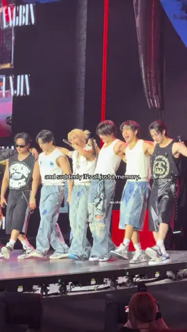 Can’t believe it’s already a month, I miss them soo much :( 💖 #straykids #dominATE #straykidsconcert #skz #stay 