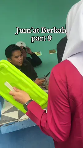 minggu depan siapa lagi yaa?#jumatberkah #berbagi #sma #anaksekolah #jumat #jajanan #jajanantiktok #kuliner #makananviral #kue 