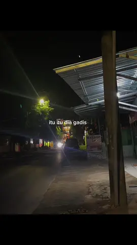 siapa itu🥀 #fyp #liriklagu #lirikvideo #lagu #gadisberkudungmerah 