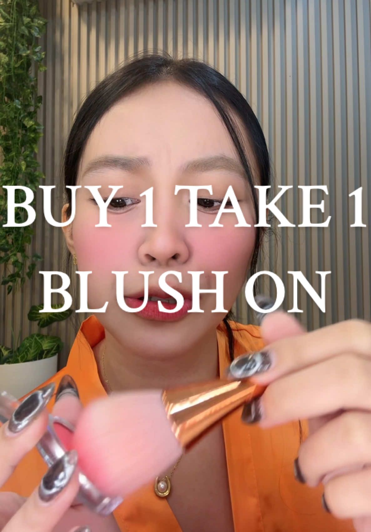 DALAWAHIN NYO NA BE HABANG NAKA SALE PA!! Disclaimer: Prices and Details of the products may change once the video is published. The creator is not liable for any changes after the video is published. Prices may vary. Products may change. Any changes on the product may happen. #blush #blushon #makeup #brushes #makeupbrushes #buy1take1 #powderblush 