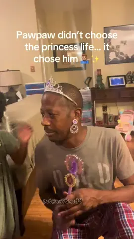 Daughter dressed up her father 😂😎😍#funnyvideos #foryou #toddlersoftiktok #babiesoftiktok #funnymoments #dramatiktok 