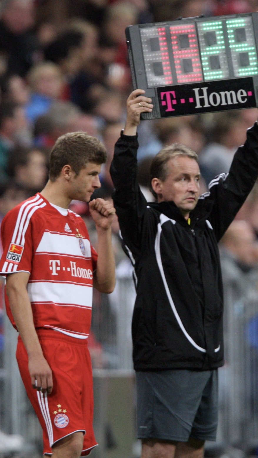 Throwback to Thomas #Müller debut for #FCBayern on this day 17 years ago 🥹 The rest is history ✨2️⃣5️⃣❤️🤍 @Thomas Müller 