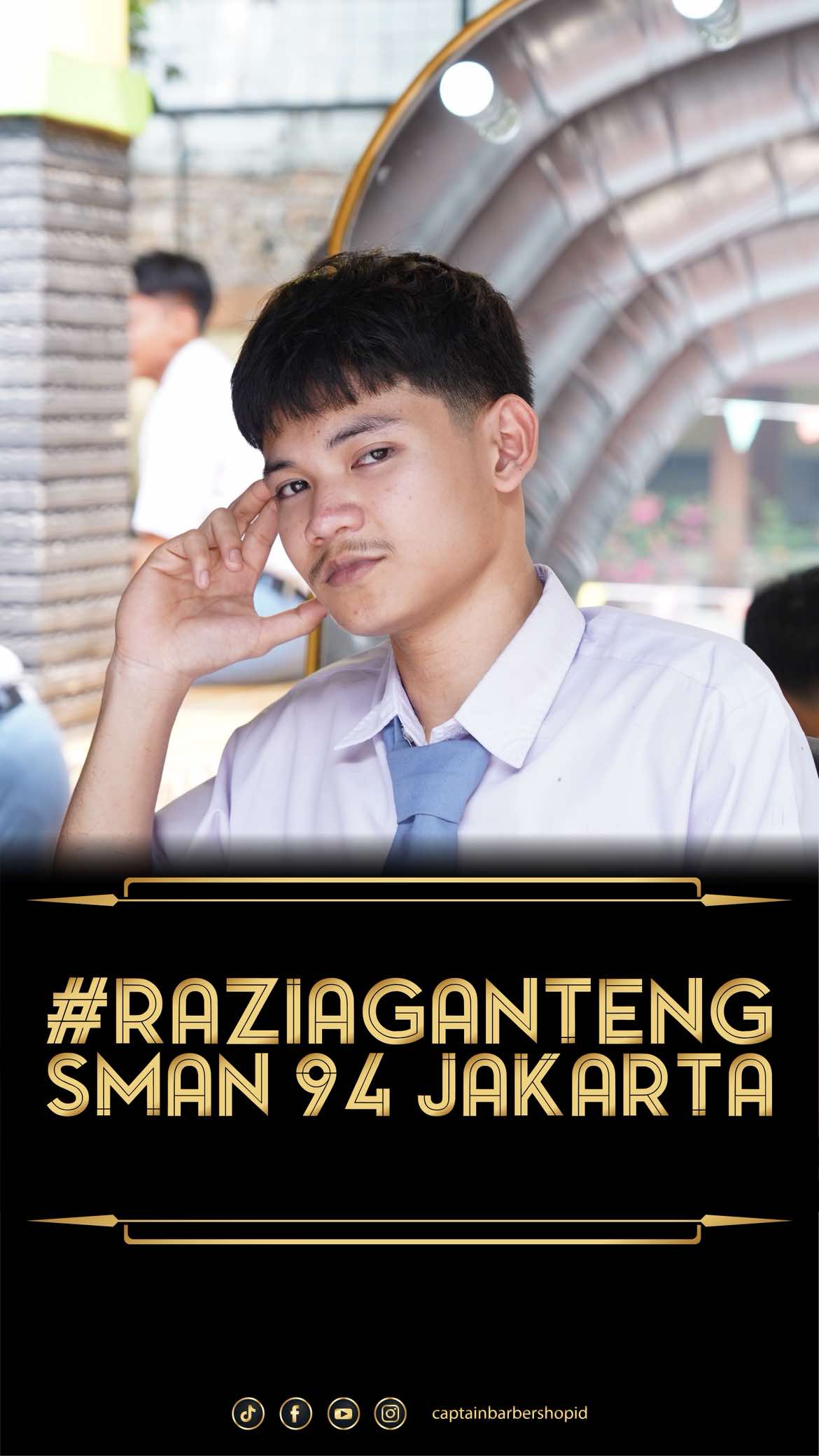 TARGET LOCKED 🎯 Razia Ganteng Mampir SMAN 94 Jakarta Ketemu Fahri Yang F-nya tuh French Crop Selain kalcer, French Crop juga aman banget buat sekolah ✔️ Poni di atas alis ✔️ Rambut tidak menyentuh telinga Biar tambah stylish Fahri French Crop kita pakein Captain Hair Powder 💥 Kece gaseh? 😎 #captainbarbershopid #raziarambut #raziaganteng #raziasekolah #frenchcrop 