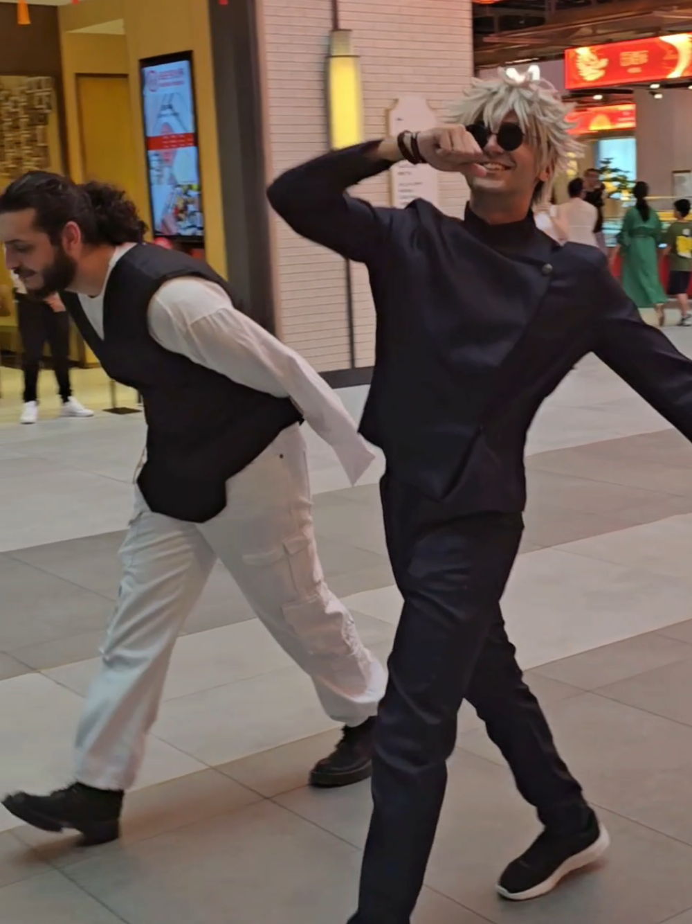Gojo vibes in dubai Mall ✨️  #gojo #cosplay 