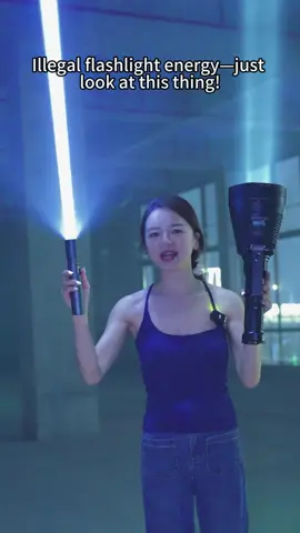 Illegal flashlight? Yeah, you heard me—watch this.#flashlight #survival #RushTok2025 #bright #skyfire