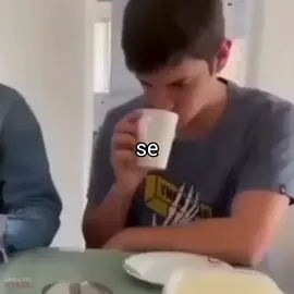 que humilde ele ainda ofereceu pra ela o último pedaço  #memes #memesbrasileiros #foryou #viral 