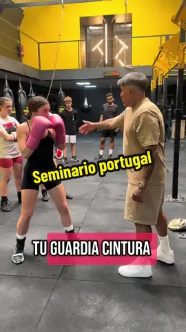 Cuidado al acabar tus combinaciones con la mano atrasada, puedes quedarte fuera de guardia y exponerte a los golpes de tu rival 🥊 Puedes acabar… - con una finta -con una cintura entera  - tirando un golpe con la mano adelantada  - pivotando  -dando un paso atrás   Seminario en Portugal 🇵🇹 gracias a todos por el recibimiento 🙏❤️🥊 #boxeo #boxing #boxingtraining #seminario #tutorial 