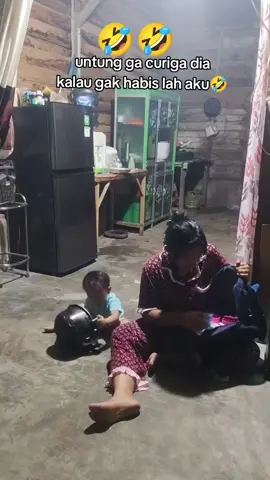 untung ga curiga dia 🤣  #fyp  #viral  #videolucu  #videoviral  #katakatalucu  