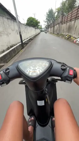 sendalan + celana pendek + mio + bonceng ayang 🫶#mio #miosporty #mioproper #yamahamio #fyppppppppppppppppppppppp 