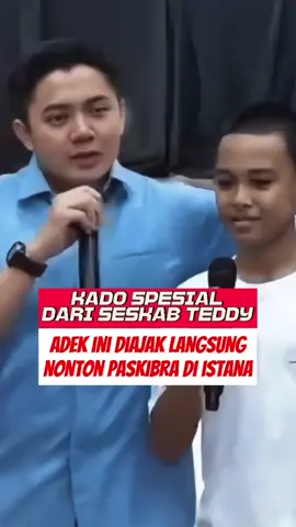 Kado Spesial Dari Seskab Teddy Adek ini diajak langsung nonton paskibra di istana #tedyindrawijaya #seskabteddyindrawijaya #prabowo #jantungistana #hutri80 