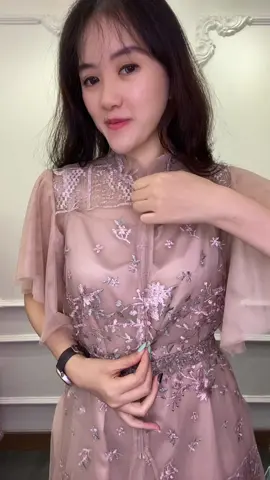 model dress bisa resleting depan begini cakep loh #fyp #dressnatal #dresskondangan #dressmewah #bajupesta 