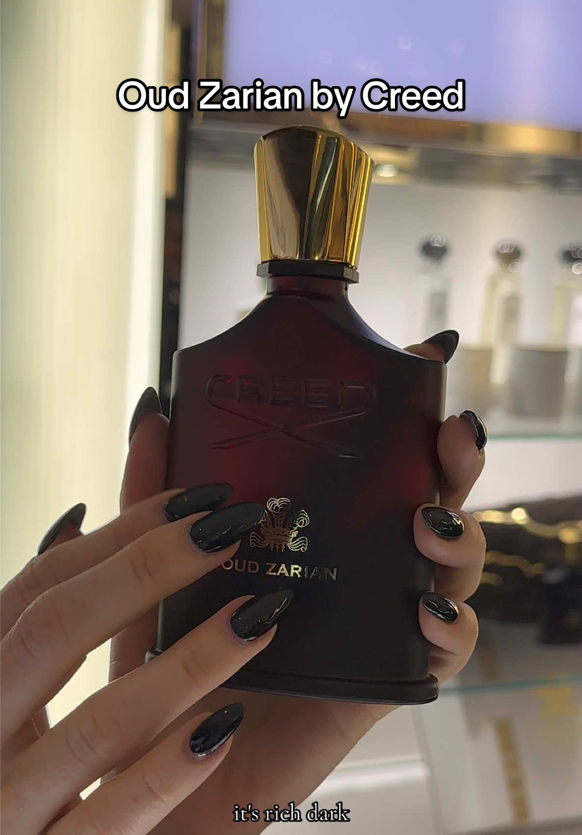 “Imagine wearing history on your skin…” Oud Zarian by Creed is pure luxury in a bottle. It opens with smoky frankincense and warm spices before revealing a rare rose that only blooms for three weeks a year. At its heart is the star, 80-year-aged Bangladeshi oud, velvety, resinous, and impossibly rich. The dry-down wraps you in patchouli and tonka, leaving a trail that’s bold, opulent, and unforgettable. Not the first Oud in Creed’s range but definitely one for the history books, is it worth the hefty price tag?  @creedfragrance  #oudzarian #fragrance #perfume #creed #oudperfume  model @HunnHunzz 🫶🏻