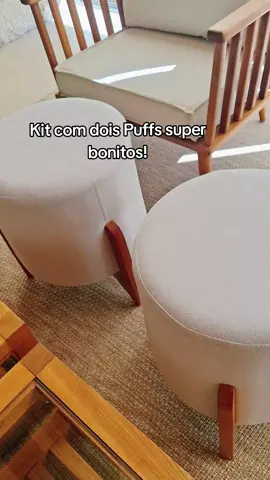 Kit 2 Puff Sala Banquetas  Em linho,luxo ,pés de madeira maciça.  #puffelegante #banqueta #banquinho #puffsala #puffluxo