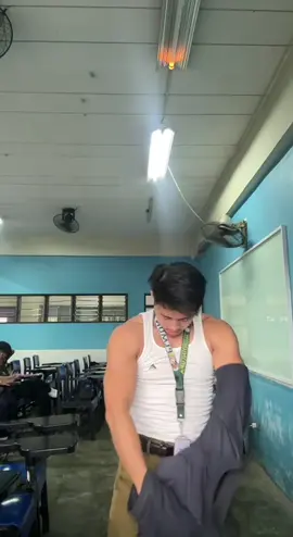 #back #biceps #sando #lahatnananghashtaghaha #wllmandrsnrvg 