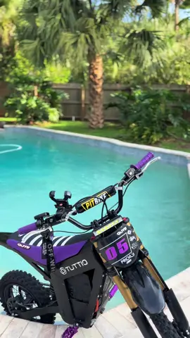 Pool day💧😈#tuttio #ebikes#tuttiobuild #purple