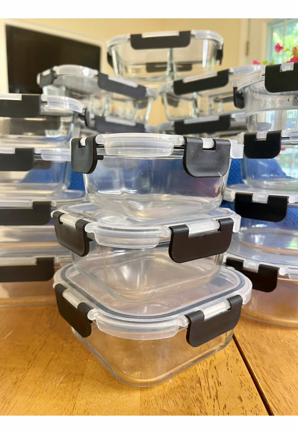 Glass is a better option when it comes to food storage! Dishwasher, microwave, oven and freezer safe. #glasscontainers #mealprep #leftovers #foodstorage #kitchenfinds 