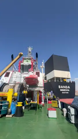 berthing opration with MV morooj #pelautindonesia #harbourtug #asdtug #tugboat 