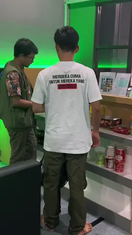 Yaaa merdeka cuma untuk mereka