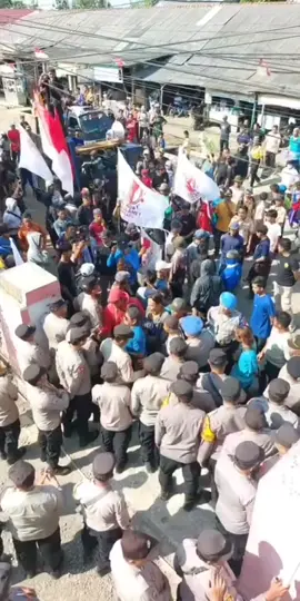 Warga Sukaslamet Bersatu kembali turun kejalan untuk mendesak pemberhentian permanent kuwu sukaslamet. #wargasukaslametbersatu #sukaslamet #indramayupride #indramayuupdate #