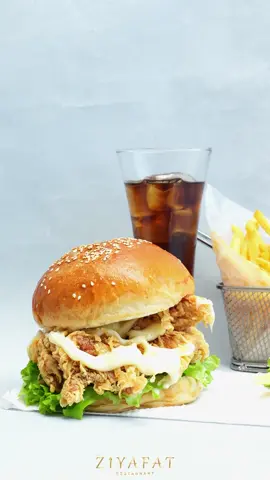 Zinger burger 🍔  #restaurant #food #fastfood #burger #zingerburger 