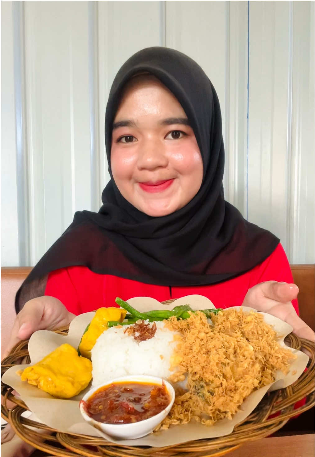 Ini lagi laper2 nya guys. Makan Ayam kremes anget memang mantap !!!  #ayamkremes  #food  #makananindonesia #mukbang 