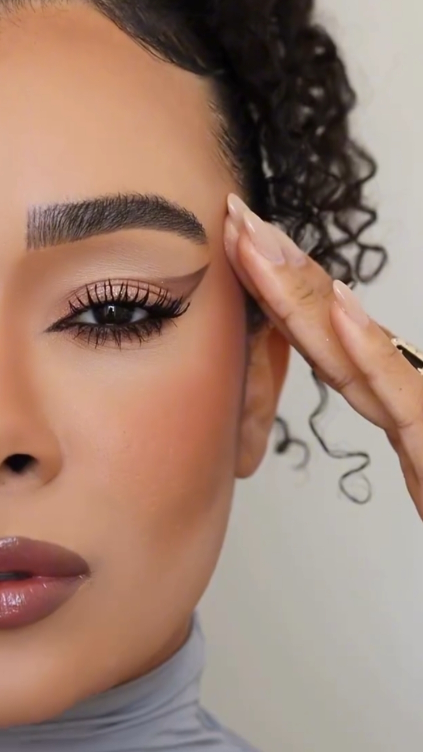 easy and simple look 👀😍 #HalloweenMakeup #makeup #makeuptransformation #beautytips #makeuptips #makeuptips #makeuptutorial #mekuptutorial #makeupinspo #makeuphacks #Makeup #fouryou 
