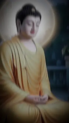 AN TRÚ NGAY NƠI CÓ LỖI LẦM Bí quyết ngàn vàng chính là: Ngay trong đau khổ ta đừng né tránh, cứ ôm lấy đau khổ mà sống, đau khổ sẽ tan. Ta cứ càng muốn tránh tránh đau khổ chừng nào thì đau khổ sẽ lại càng tồn tại mãi. Tương tự, khi có lỗi ta hay tìm cách trốn tránh. Đừng làm như thế. Hãy can đảm đối diện, an trú ngay nơi lỗi lầm, ôm lấy lỗi lầm mà sống, lỗi đó sẽ tan. Bí quyết này dù có ngàn vạn lượng vàng cũng mua không được. Nhưng ta phải rất thông minh, có ý chí, và có phước thì mới dũng cảm an trú ngay lỗi lầm của mình để lỗi lầm tự tan vỡ. Ví dụ người nay nổi nóng thì cứ lặng lẽ an trú nơi cái nóng tính của mình, đối diện với nó, ôm lấy nó, sống với nó. Chúng ta biết nó là sai, không chấp nhận nhưng cũng không trốn tránh mà an trú ngay nơi cái sai đó. Hai hoặc ba ngày, thậm chí chỉ trong nửa tiếng đồng hồ sau, sự nóng nảy sẽ biến mất và không bao giờ tái lại.  Nên khi ta đau khổ tột cùng, hãy ôm lấy niềm đau, biết rõ và đối diện với nó rồi nỗi đau sẽ tan. Chữ “niệm” có nghĩa là “nhớ”, nhưng là “nhớ thường xuyên “hay nói cách khác là “an trú”. Ta “nhớ” lỗi lầm của mình tức là ta đang an trú ngay lỗi lầm đó, không rời nó thì lỗi lầm sẽ tan.    Nam Mô Bổn Sư Thích Ca Mâu Ni Phật 🙏