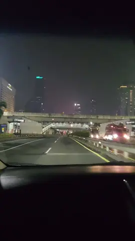 Dunia memang jarang menoleh pada pemuda yang masih kosong tangannya, namun ketika kesabaran itu akhirnya berbuah emas, pandangan yang acuh dan hina pun berbalik menjadi hormat. Emran Bite~ #fyp #pemuda 