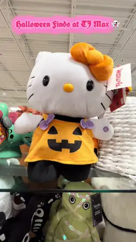 Halloween finds at TJ Max 👻🧸 #tjmaxxfinds #shoppingvlog #hellokitty 