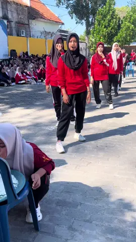 “🎉🇮🇩 Semarak Lomba 17 Agustus STIKES Sukma Wijaya Sampang 🎉🇮🇩 Alhamdulillah, rangkaian perlombaan dalam rangka memperingati HUT Kemerdekaan RI ke-80 telah sukses terlaksana hari ini bersama para dosen dan mahasiswa tercinta. Kebersamaan, tawa, dan semangat juang mewarnai setiap momen. Terima kasih kepada seluruh panitia, peserta, dan civitas akademika yang telah berpartisipasi dan memeriahkan acara ini. Semoga semangat merah putih terus berkobar dalam hati kita, menjadi motivasi untuk terus berkarya dan berprestasi demi kemajuan bangsa. Dirgahayu Republik Indonesia – MERDEKA! 🇮🇩✨”