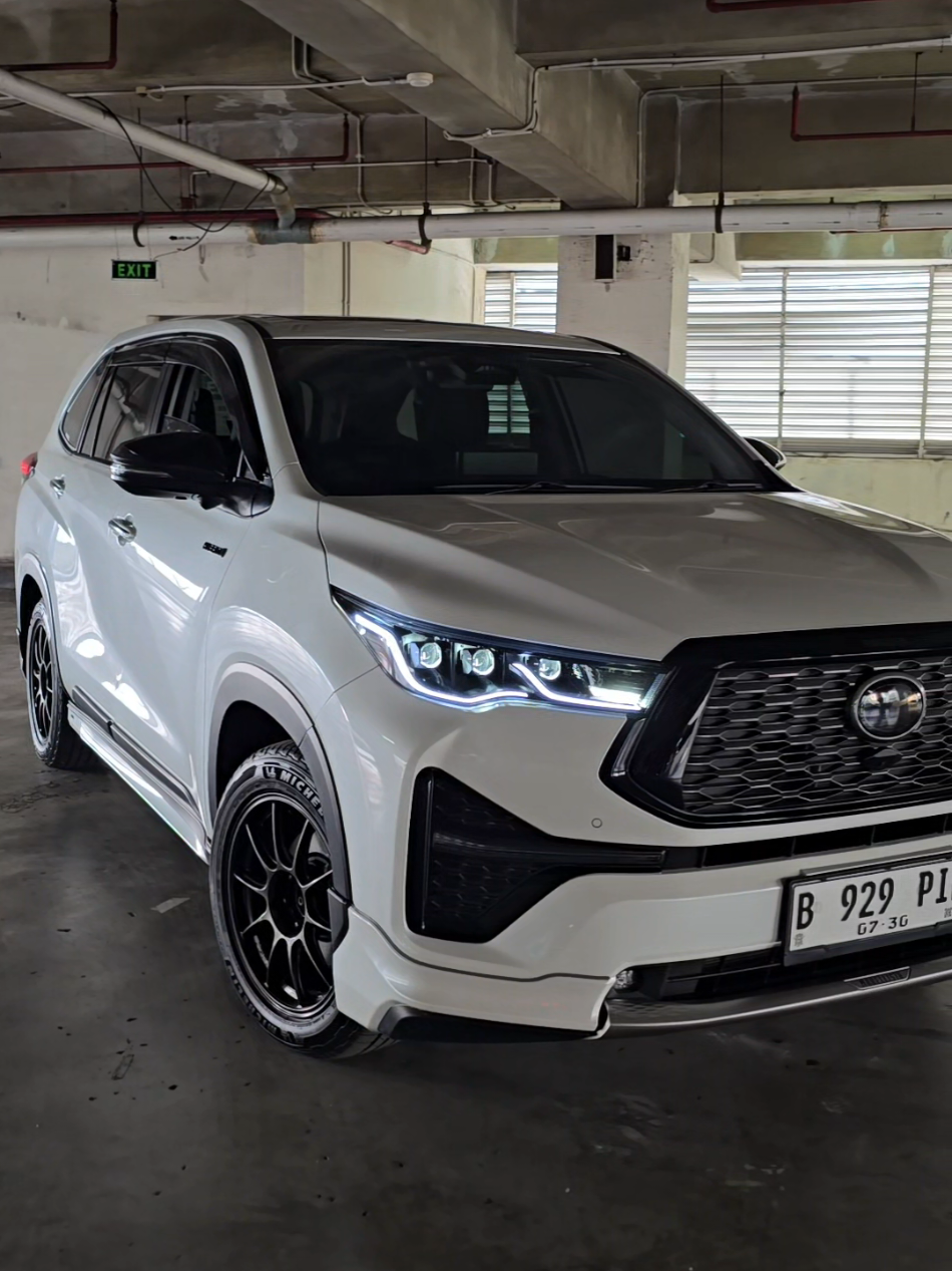 Innova Zenix Triple Projector Philips Matrix 🔥 #innovazenix #innovazenix2022 #innovazenixhybrid #shineauto #shineautozenix 