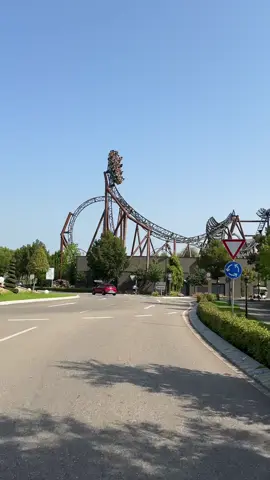 What do you feel when arriving at Europa-Park? 🤩🙌 #EuropaPark #themepark #road 