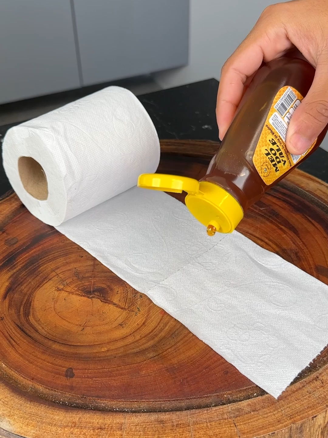 Nach diesem Trick wirst du niemals mehr Honig auf die gleiche Weise verwenden! #fyp #tiktokgermany #tipps #tippsundtricks #reinigung #badezimmer