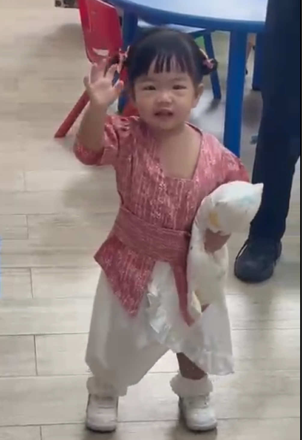 diam” videoin dari luar, si puput enjoy bgt kok kalo uda di kelas😘 #mamapuput #papapuput 
