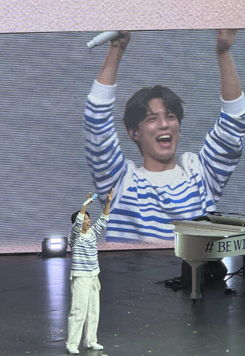 Park Bo-gum 朴宝剑新加坡🇸🇬太帅啦 朴宝剑真的是360度无死角的帅！真人比剧里面更帅更性感更可爱！ 能不能买张舞台上的座位，近一点看他呀 #新加坡生活 #朴宝剑 #parkbogum 