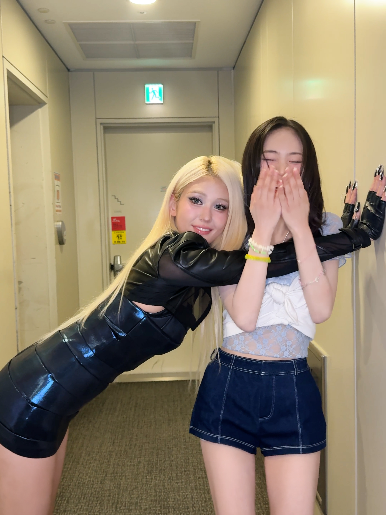 #KiiiKiii #이솔 에게 CLOSER 💃 @kiiikiii_official #JEONSOMI #전소미 #키키 #LEESOL #CLOSERchallenge #CLOSER #JEONSOMI_CLOSER #ChaoticandConfused #THEBLACKLABEL #더블랙레이블