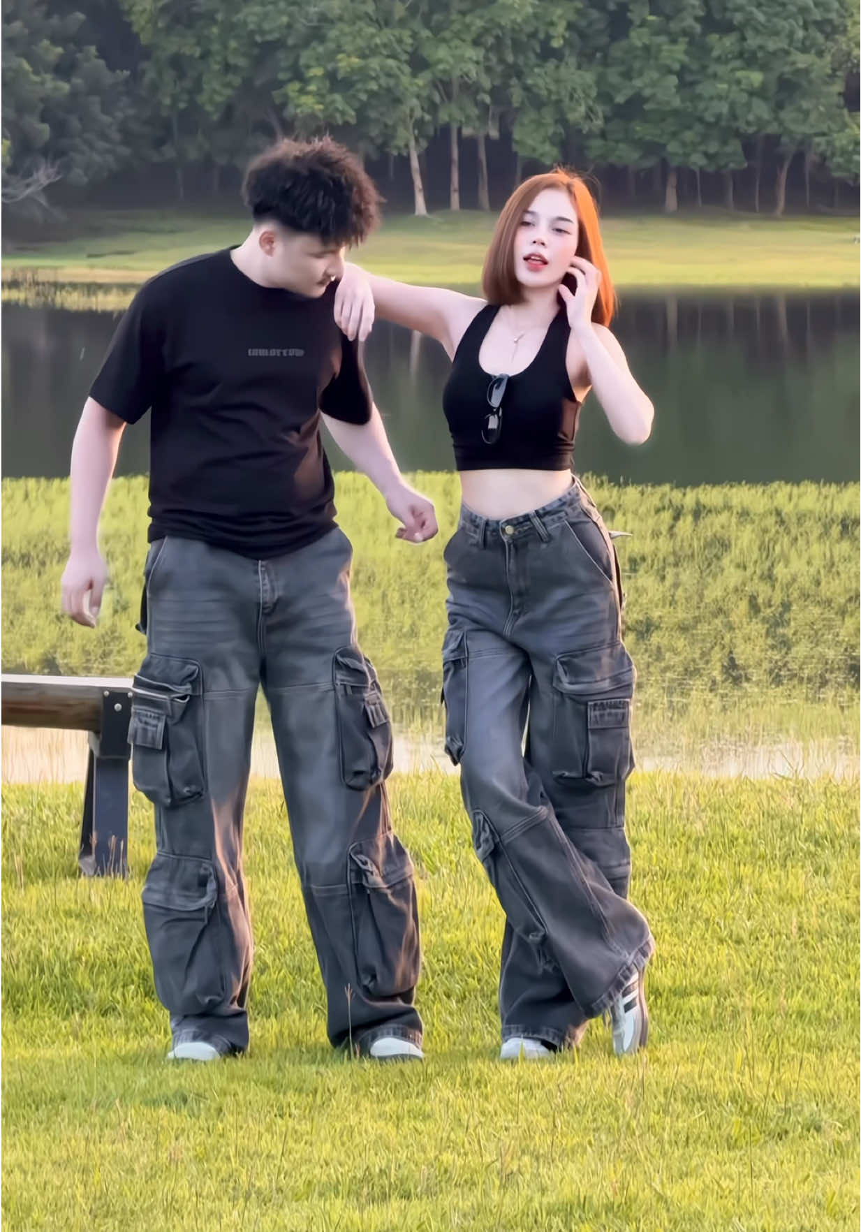 นานๆทีแต่งคู่ 👫⛰️🌤️ #แต่งตัวคู่กับแฟน #ไอเดียแต่งตัว #กางเกงยีนส์ #กางเกงคาร์โก้ #รีวิวเสื้อผ้า 