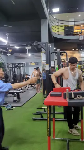 nghe nói hồi xưa chú là đặc công rừng xác